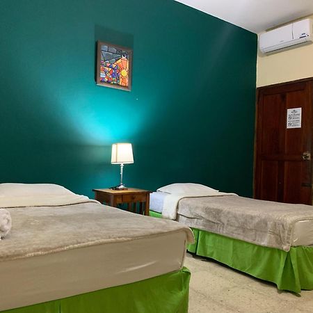 Hostal Fachente León Buitenkant foto