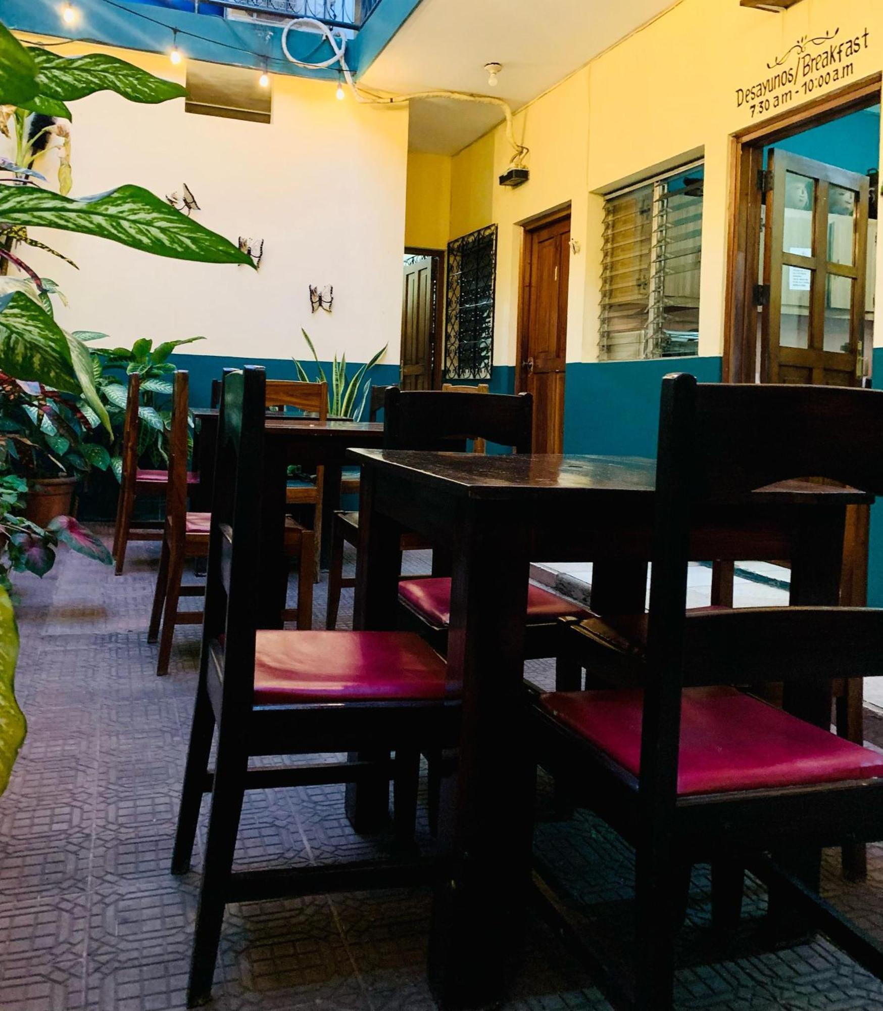 Hostal Fachente León Buitenkant foto