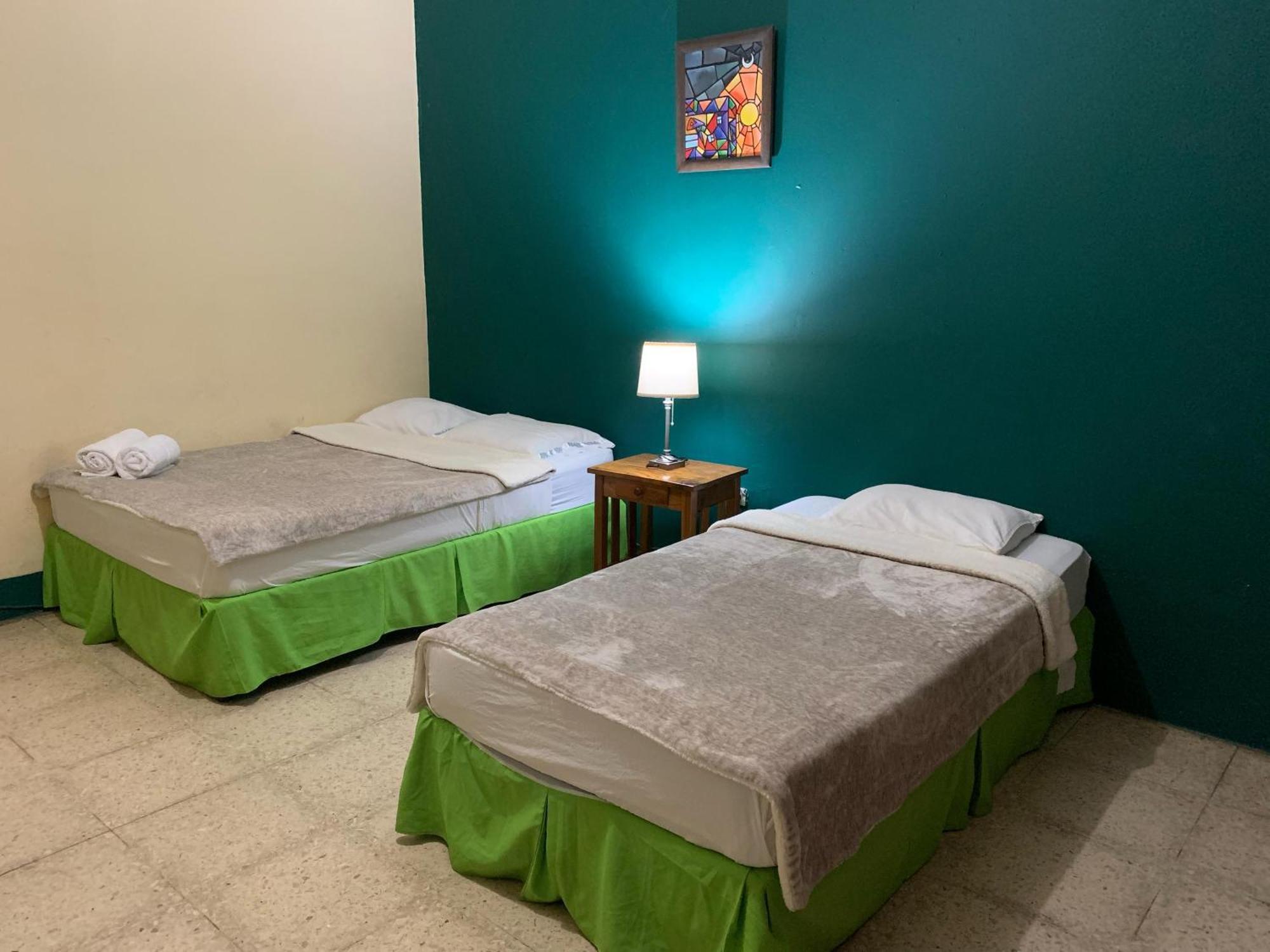 Hostal Fachente León Buitenkant foto