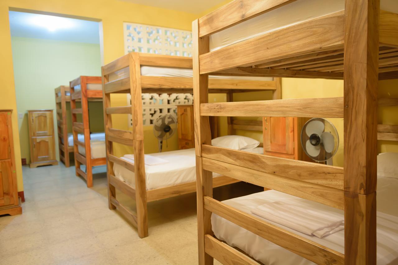 Hostal Fachente León Buitenkant foto