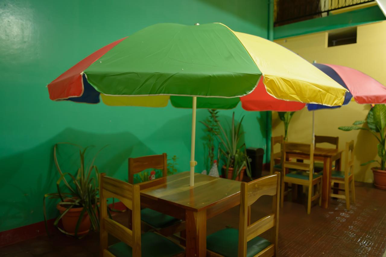 Hostal Fachente León Buitenkant foto