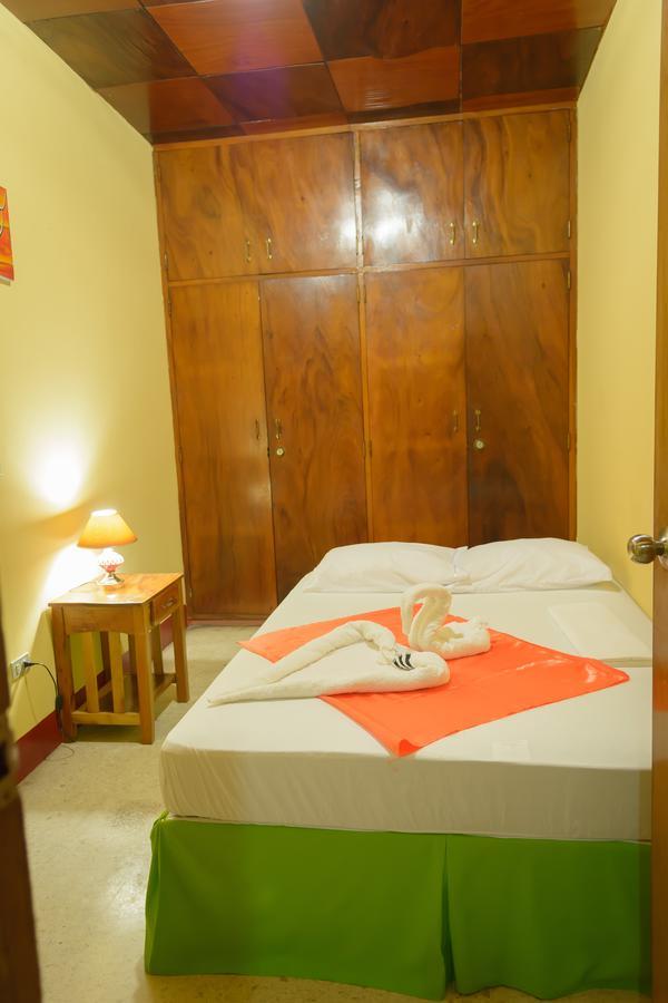 Hostal Fachente León Buitenkant foto