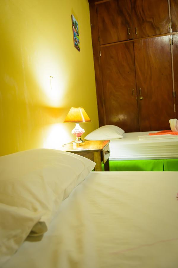 Hostal Fachente León Buitenkant foto