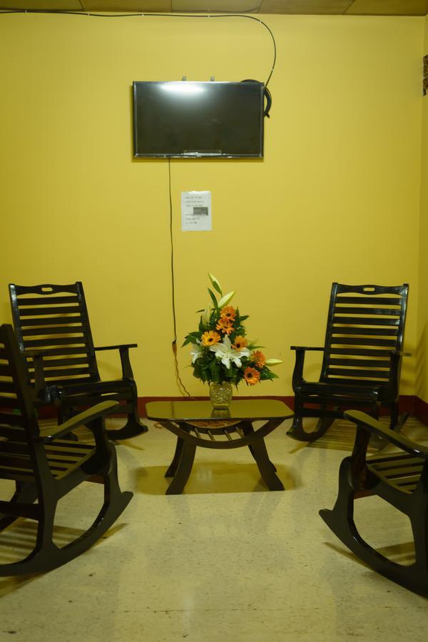 Hostal Fachente León Buitenkant foto