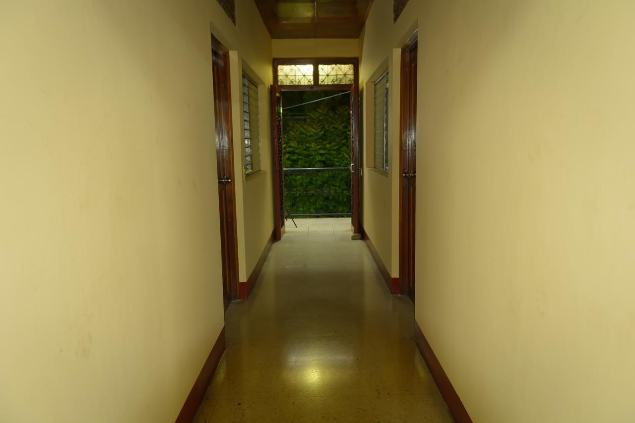 Hostal Fachente León Buitenkant foto