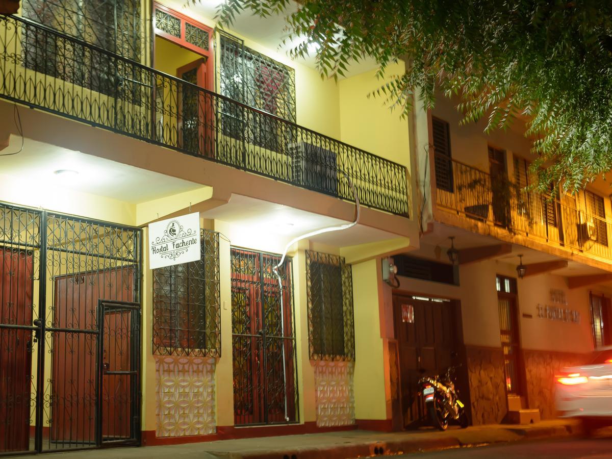 Hostal Fachente León Buitenkant foto