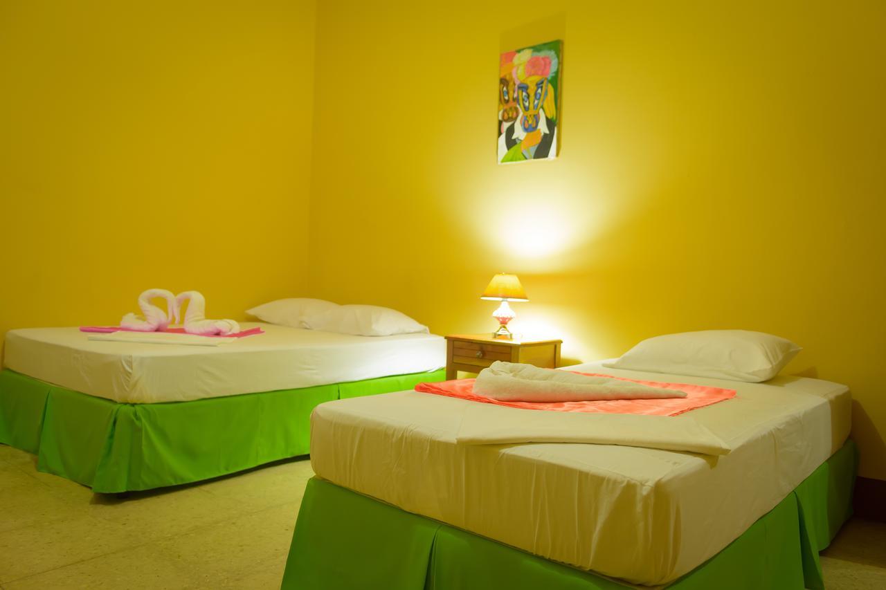 Hostal Fachente León Buitenkant foto