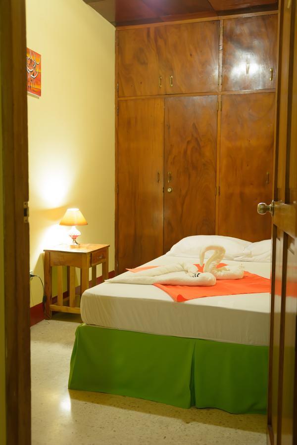 Hostal Fachente León Buitenkant foto