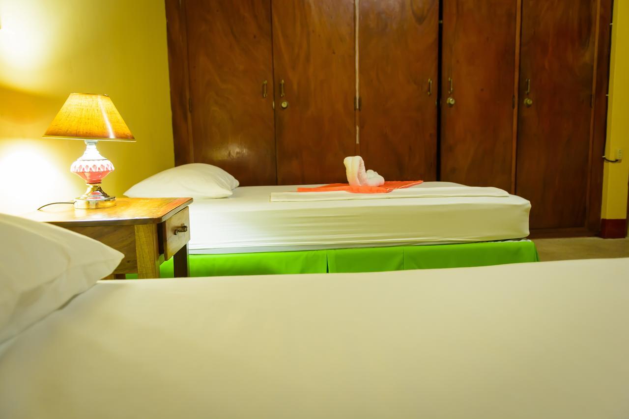 Hostal Fachente León Buitenkant foto