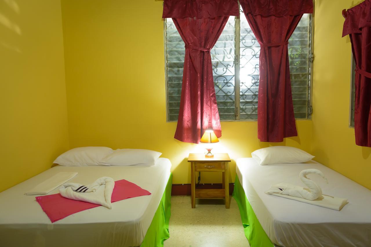 Hostal Fachente León Buitenkant foto