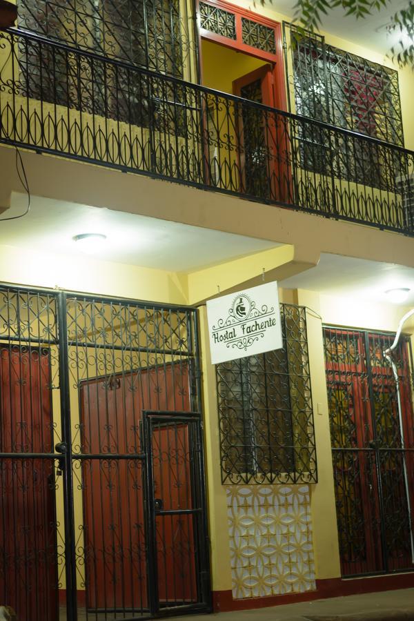 Hostal Fachente León Buitenkant foto