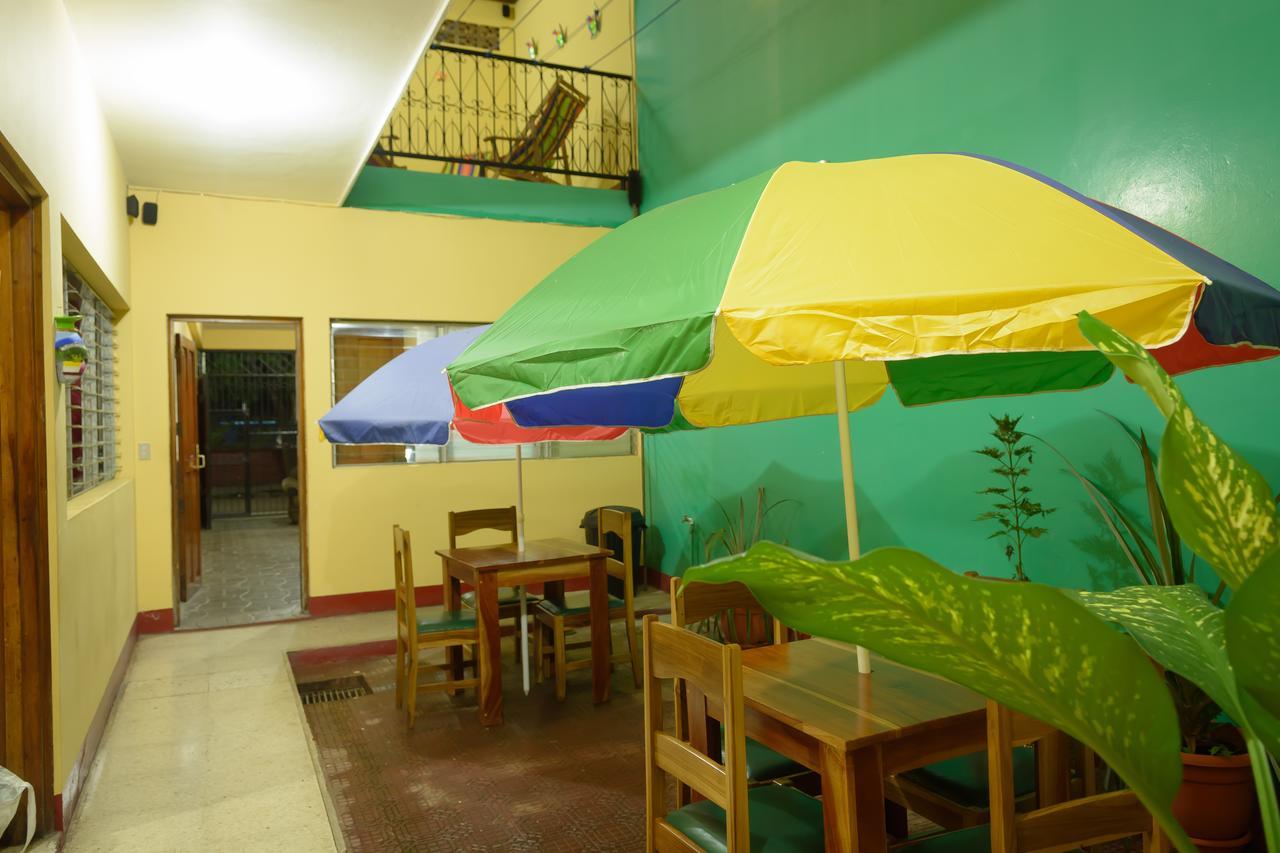 Hostal Fachente León Buitenkant foto