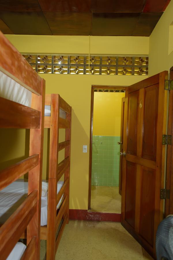 Hostal Fachente León Buitenkant foto
